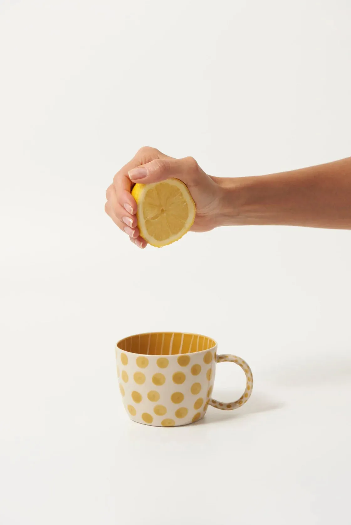 JONES & CO - CHINO MUG MUSTARD DOT