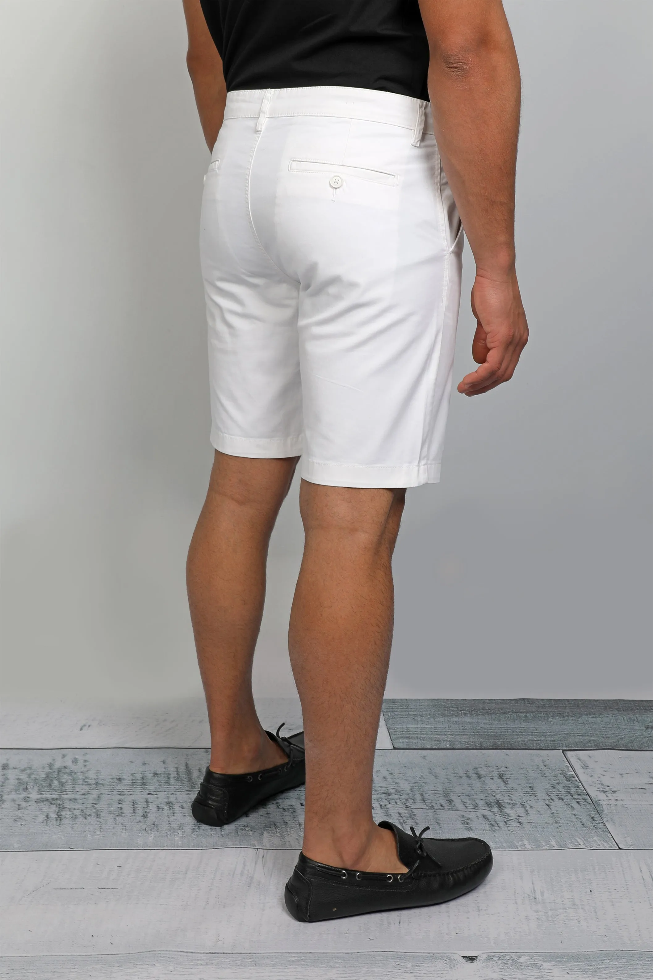 Off White Chino Short With Button To Close