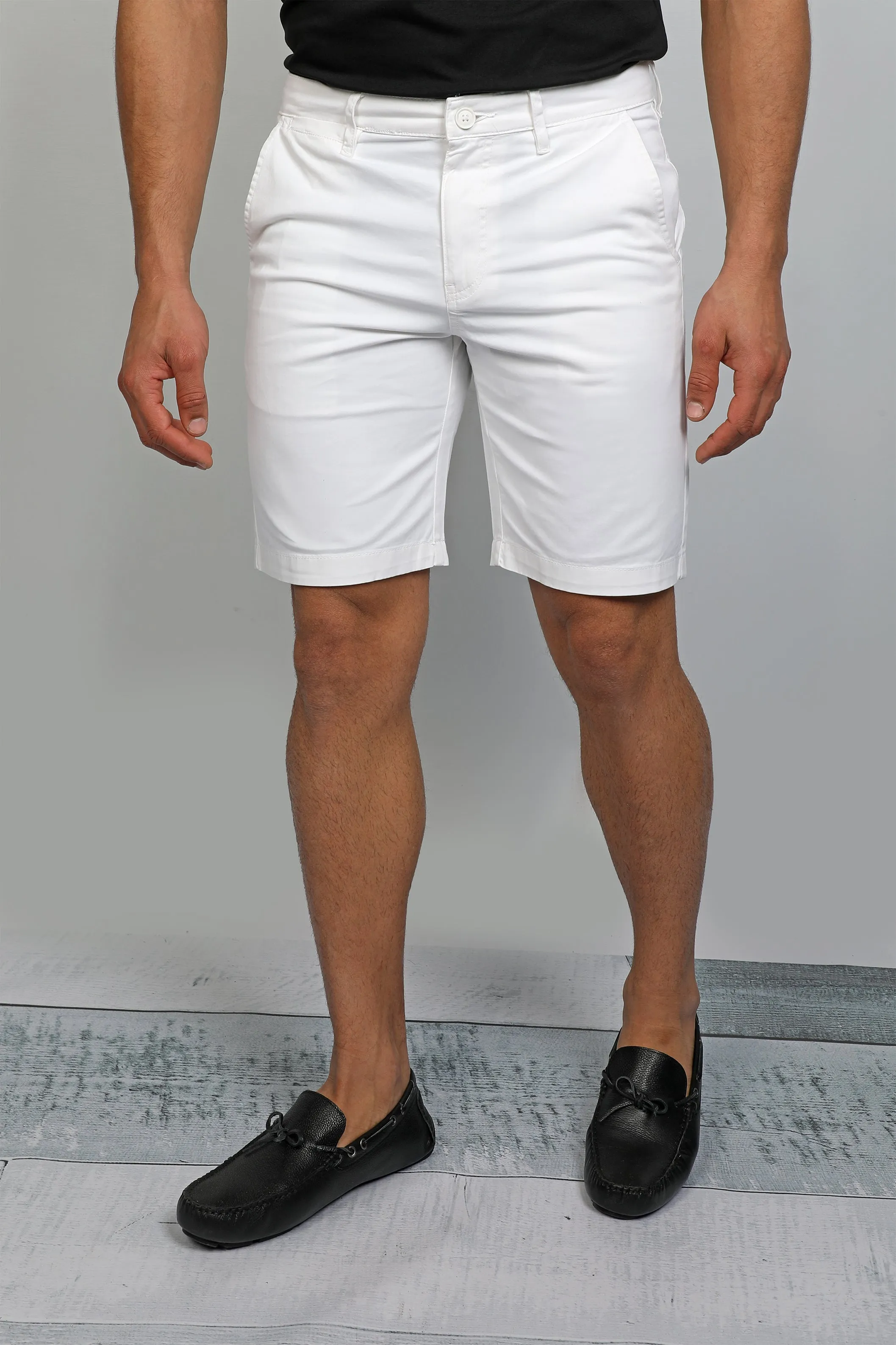 Off White Chino Short With Button To Close