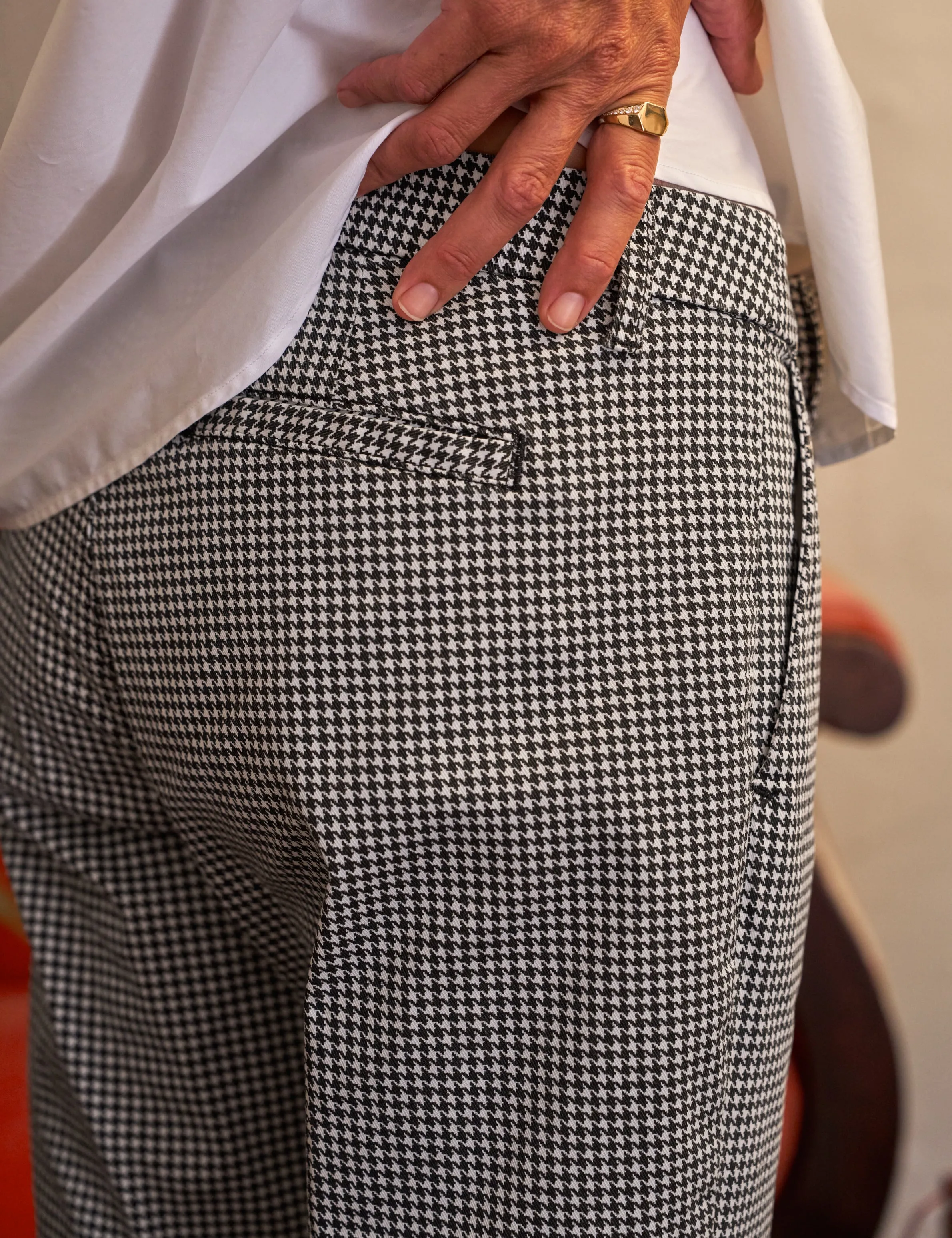 WICKLOW Black and White Houndstooth, Italian Performance Twill